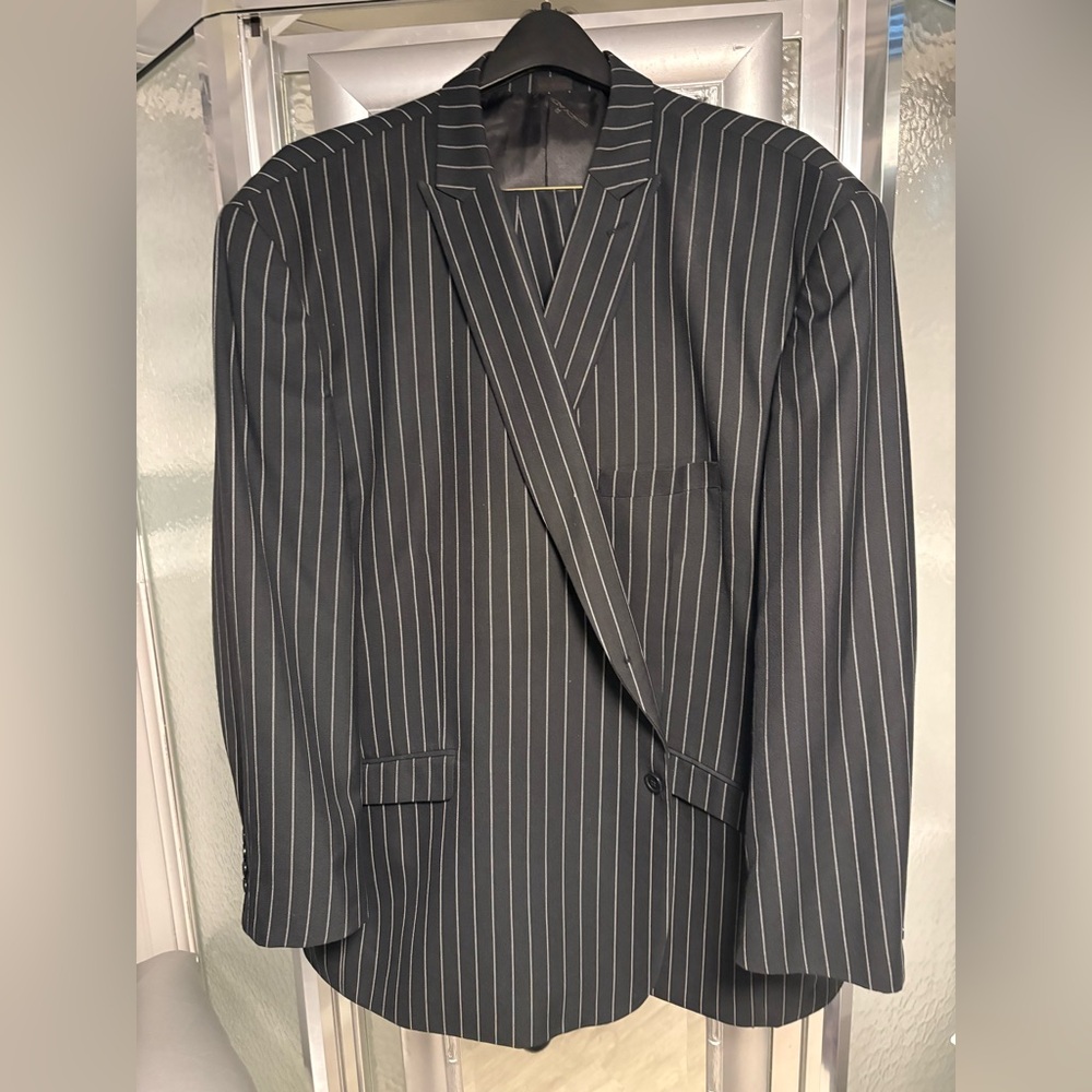 Mens Stacy Adams Black /w White Pin Stripes 2Pc. Suit Sz. 58R